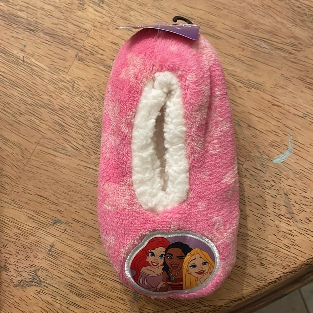 Character kids slippers, 3 to choose from NWT - Picture 4 of 8